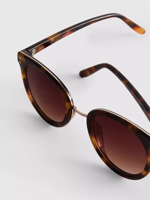 Ochelari de Soare cu bară peste sprâncene, model „ochi de pisică” Ochelari de Soare cu bară peste sprâncene, model „ochi de pisică”