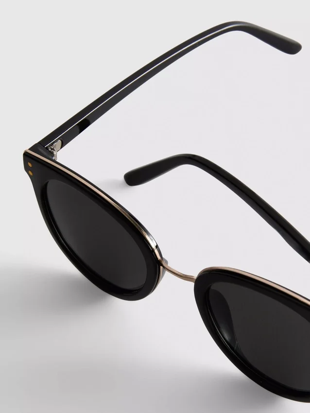 Ochelari de Soare cu bară peste sprâncene, model „ochi de pisică” Ochelari de Soare cu bară peste sprâncene, model „ochi de pisică”