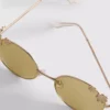 Ochelari de soare rotunzi cu detalii florale Ochelari de soare rotunzi cu detalii florale
