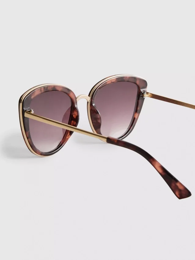 Ochelari de Soare tip „cat-eye” Ochelari de Soare tip „cat-eye”