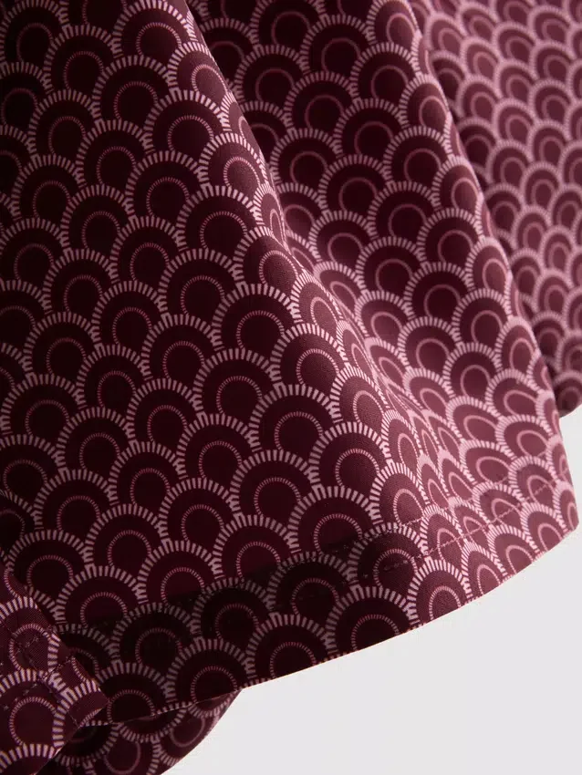 Șort de baie geometric cu șnur Șort de baie geometric cu șnur
