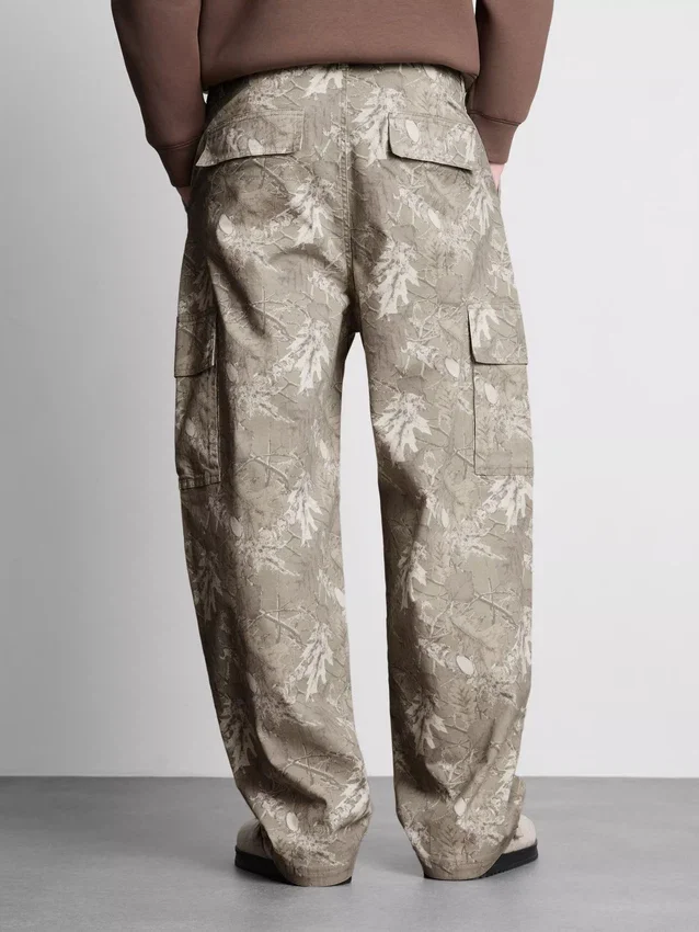 Pantaloni cargo camuflați Pantaloni cargo camuflați