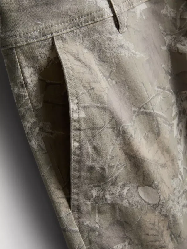 Pantaloni cargo camuflați Pantaloni cargo camuflați
