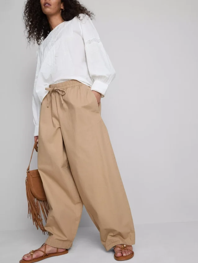 Pantaloni casual cu croi evazat Pantaloni casual cu croi evazat