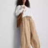 Pantaloni casual cu croi evazat Pantaloni casual cu croi evazat