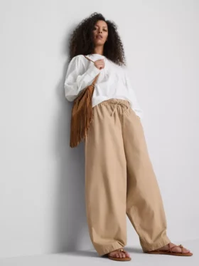 Pantaloni casual cu croi evazat