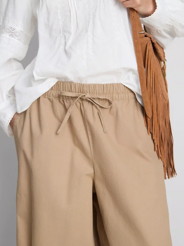 Pantaloni casual cu croi evazat Pantaloni casual cu croi evazat