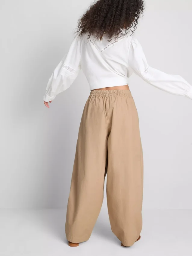 Pantaloni casual cu croi evazat Pantaloni casual cu croi evazat