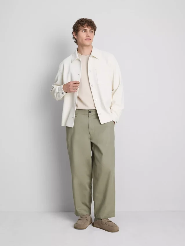 Pantaloni chino largi, cu talie medie Pantaloni chino largi, cu talie medie