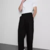 Pantaloni chino largi, cu talie medie Pantaloni chino largi, cu talie medie