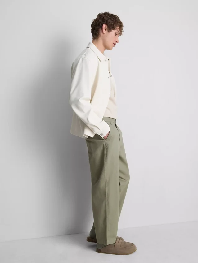 Pantaloni chino largi, cu talie medie Pantaloni chino largi, cu talie medie