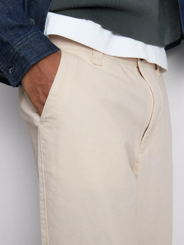 Pantaloni chino largi, cu talie medie Pantaloni chino largi, cu talie medie