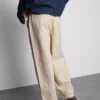 Pantaloni chino largi, cu talie medie Pantaloni chino largi, cu talie medie