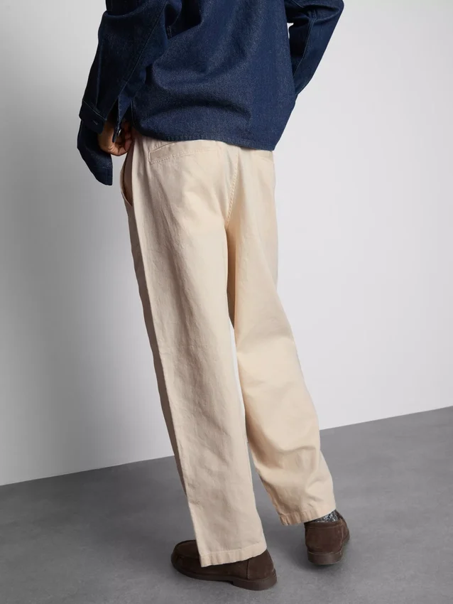 Pantaloni chino largi, cu talie medie Pantaloni chino largi, cu talie medie