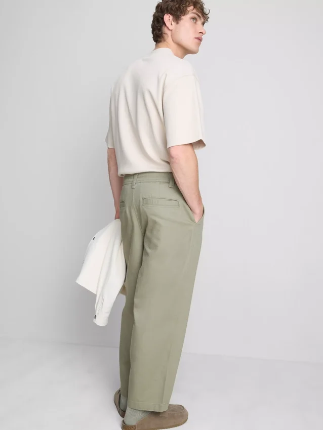 Pantaloni chino largi, cu talie medie Pantaloni chino largi, cu talie medie