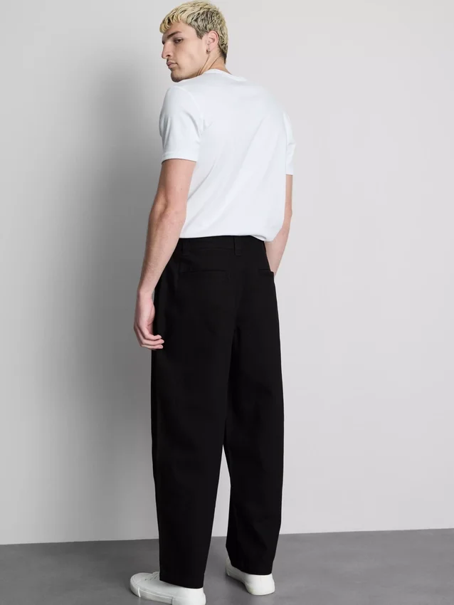 Pantaloni chino largi, cu talie medie Pantaloni chino largi, cu talie medie