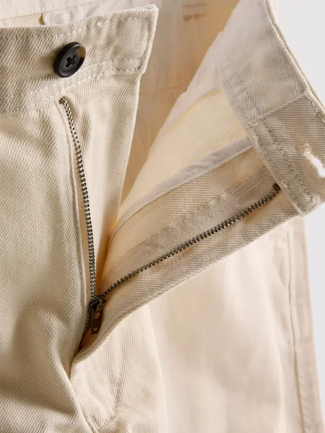 Pantaloni chino largi, cu talie medie Pantaloni chino largi, cu talie medie