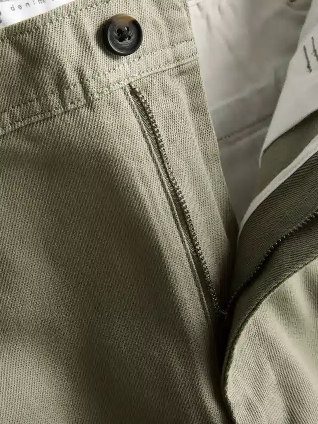 Pantaloni chino largi, cu talie medie Pantaloni chino largi, cu talie medie