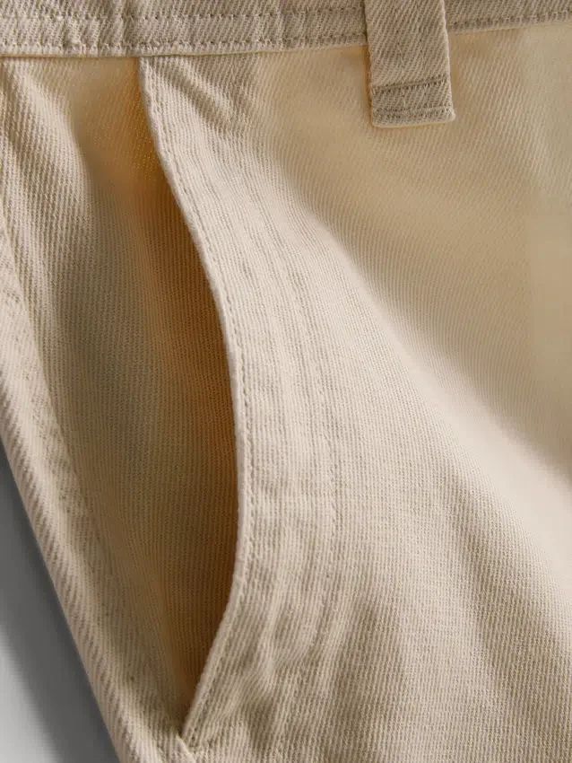 Pantaloni chino largi, cu talie medie Pantaloni chino largi, cu talie medie