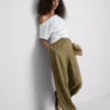 Pantaloni cu croi evazat și textură de la Paula Echevarría Pantaloni cu croi evazat și textură de la Paula Echevarría