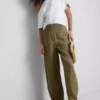 Pantaloni cu croi evazat și textură de la Paula Echevarría Pantaloni cu croi evazat și textură de la Paula Echevarría