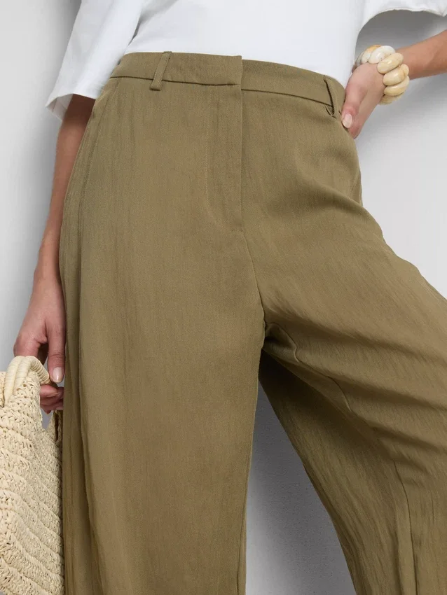 Pantaloni cu croi evazat și textură de la Paula Echevarría Pantaloni cu croi evazat și textură de la Paula Echevarría