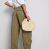 Pantaloni cu croi evazat și textură de la Paula Echevarría Pantaloni cu croi evazat și textură de la Paula Echevarría