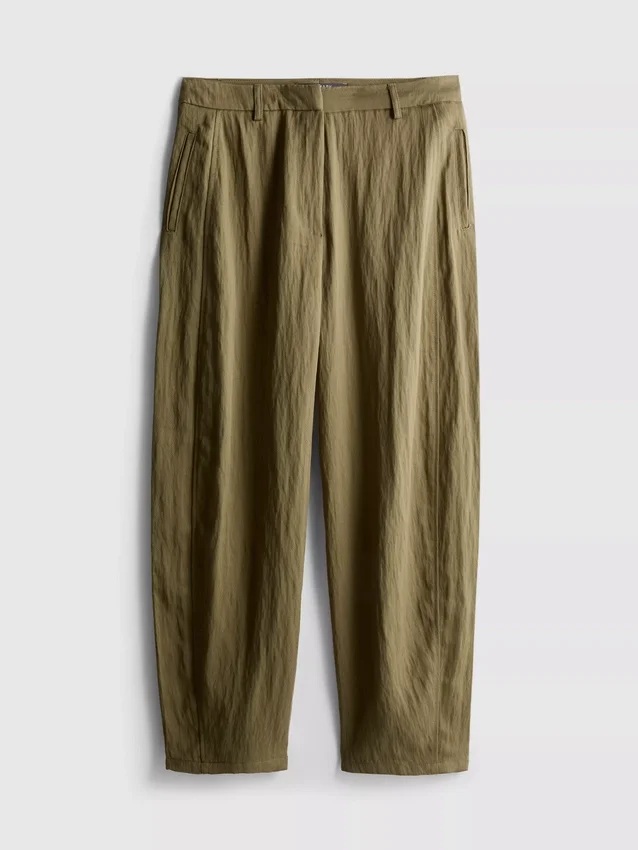 Pantaloni cu croi evazat și textură de la Paula Echevarría Pantaloni cu croi evazat și textură de la Paula Echevarría