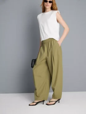 Pantaloni cu croi evazat, plisați, cu aspect de hârtie