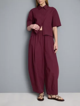 Pantaloni cu croi evazat, plisați, cu aspect de hârtie