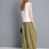 Pantaloni cu croi evazat, plisați, cu aspect de hârtie