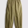 Pantaloni cu croi evazat, plisați, cu aspect de hârtie