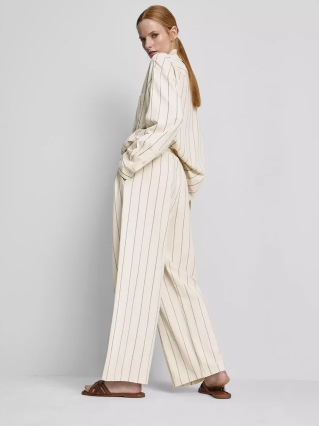 Pantaloni cu croi larg, cu dungi, din amestec de bumbac Pantaloni cu croi larg, cu dungi, din amestec de bumbac