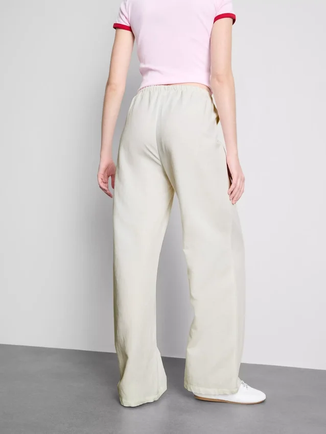 Pantaloni cu croi larg din amestec de bumbac Pantaloni cu croi larg din amestec de bumbac