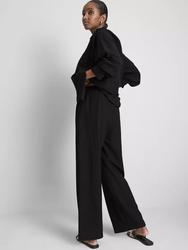 Pantaloni cu croi larg din amestec de bumbac Pantaloni cu croi larg din amestec de bumbac