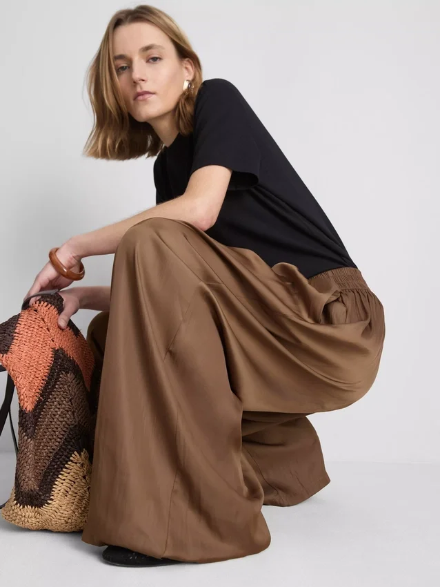 Pantaloni cu croi larg din satin Pantaloni cu croi larg din satin