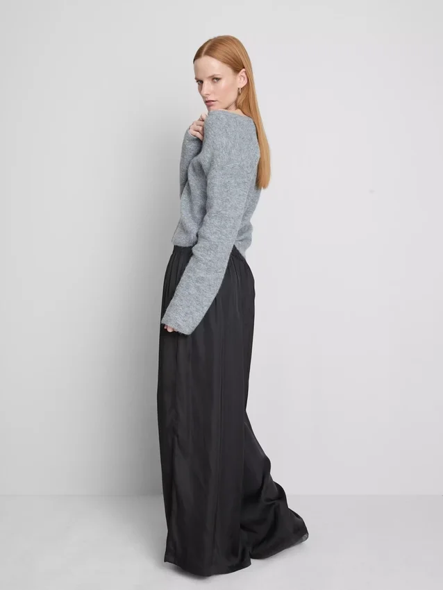 Pantaloni cu croi larg din satin Pantaloni cu croi larg din satin