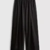 Pantaloni cu croi larg din satin Pantaloni cu croi larg din satin