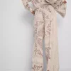 Pantaloni cu croi larg din satin șifonat de la Paula Echevarría