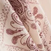 Pantaloni cu croi larg din satin șifonat de la Paula Echevarría