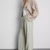 Pantaloni cu croi larg și dungi laterale Pantaloni cu croi larg și dungi laterale