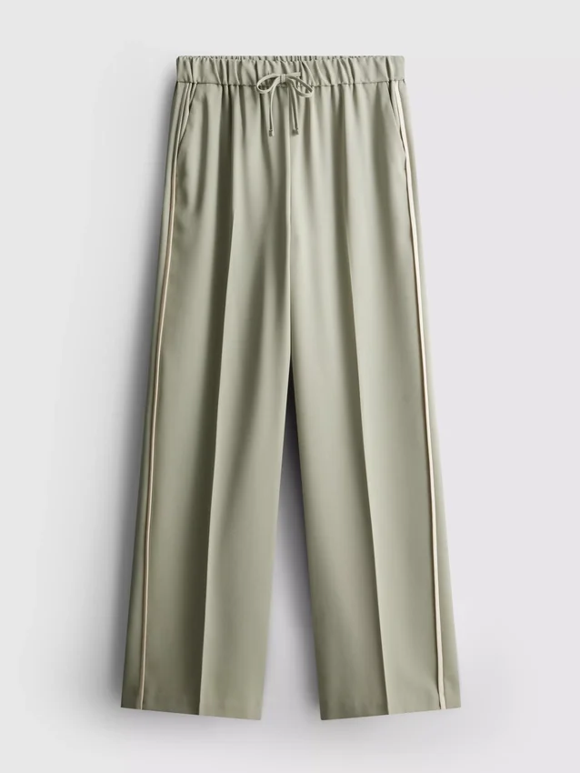 Pantaloni cu croi larg și dungi laterale Pantaloni cu croi larg și dungi laterale