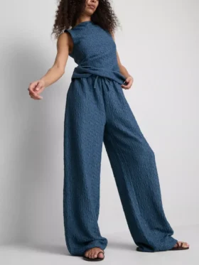Pantaloni cu croi larg și efect de șifonare de la Paula Echevarría