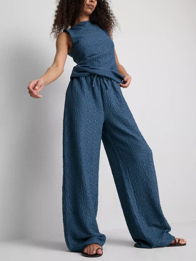 Pantaloni cu croi larg și efect de șifonare de la Paula Echevarría Pantaloni cu croi larg și efect de șifonare de la Paula Echevarría