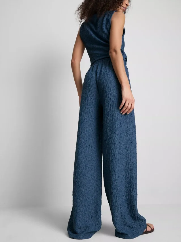 Pantaloni cu croi larg și efect de șifonare de la Paula Echevarría Pantaloni cu croi larg și efect de șifonare de la Paula Echevarría