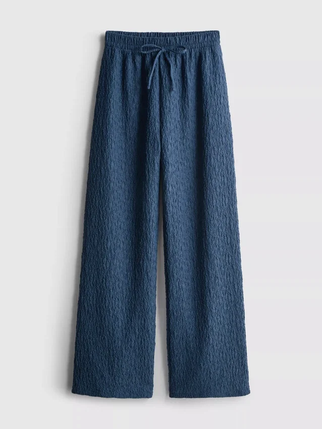 Pantaloni cu croi larg și efect de șifonare de la Paula Echevarría Pantaloni cu croi larg și efect de șifonare de la Paula Echevarría