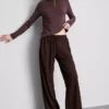 Pantaloni cu croi larg și textură