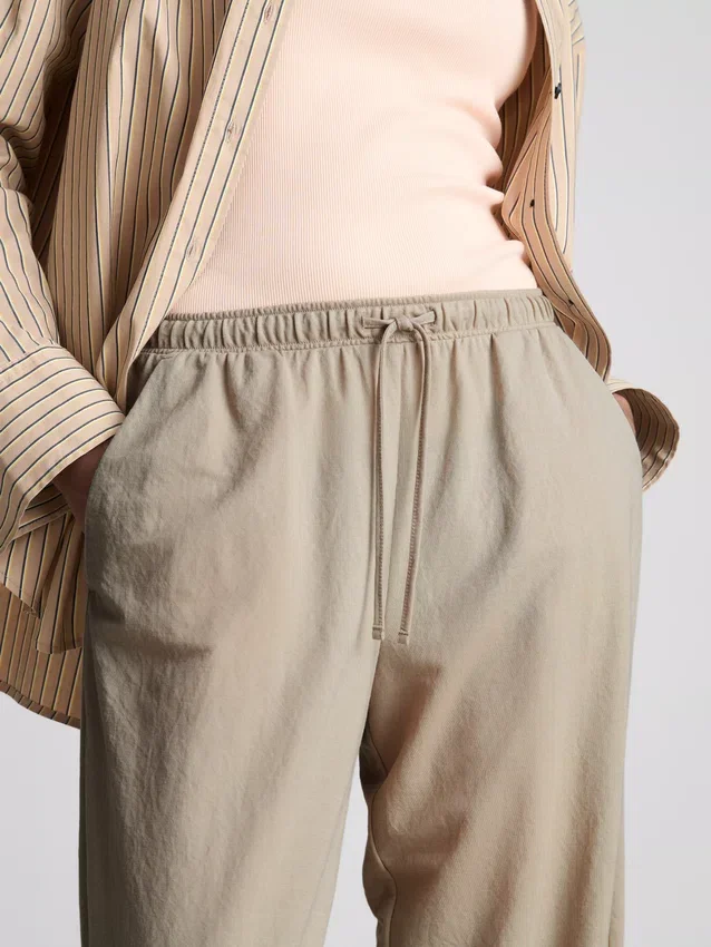Pantaloni cu croi larg și textură Pantaloni cu croi larg și textură