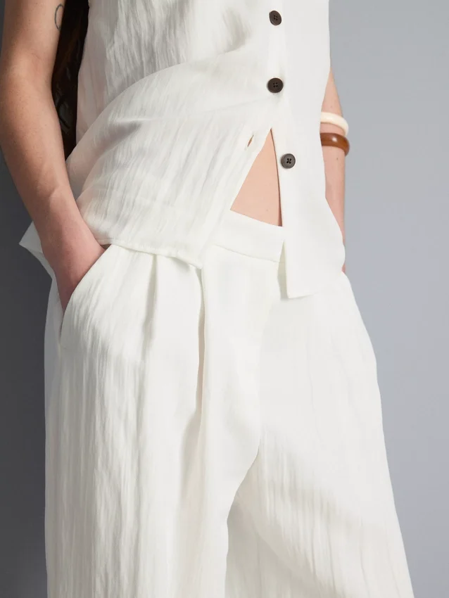Pantaloni cu croi larg și textură Pantaloni cu croi larg și textură