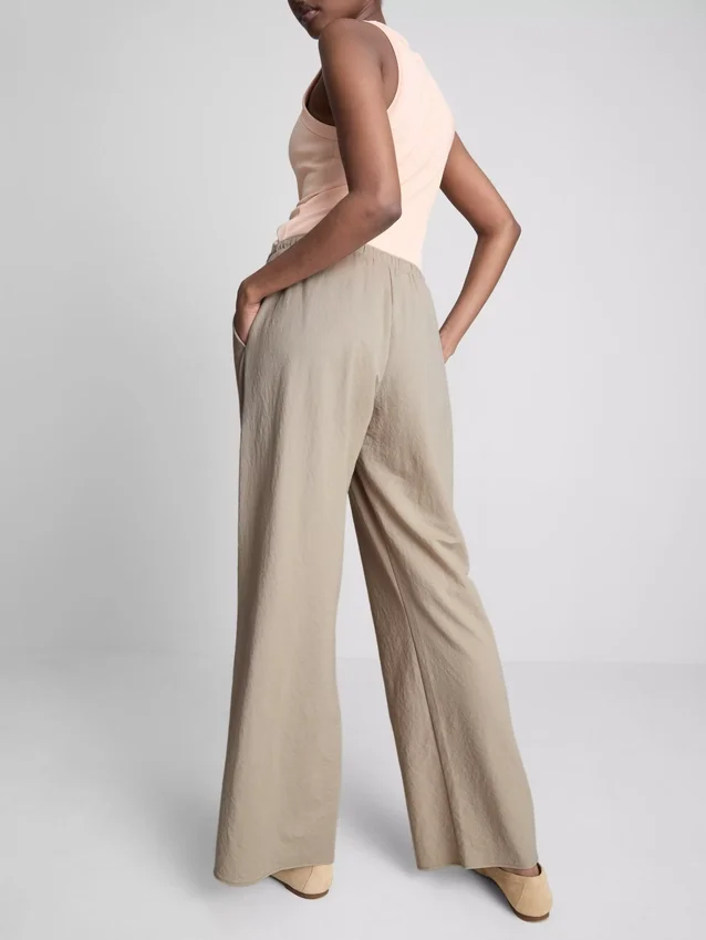 Pantaloni cu croi larg și textură Pantaloni cu croi larg și textură